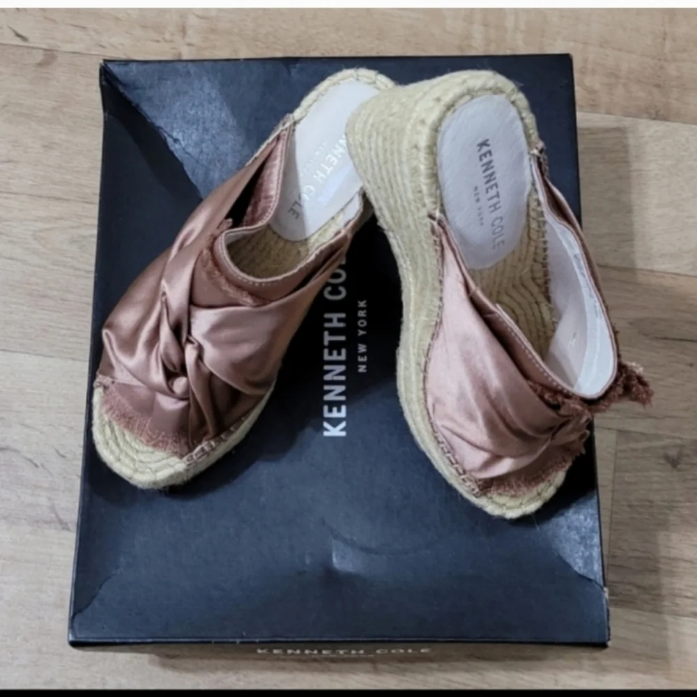 Kenneth Cole New York Odelle 2 Espadrille Wedge Sandals Blush Satin Size 6 NWT